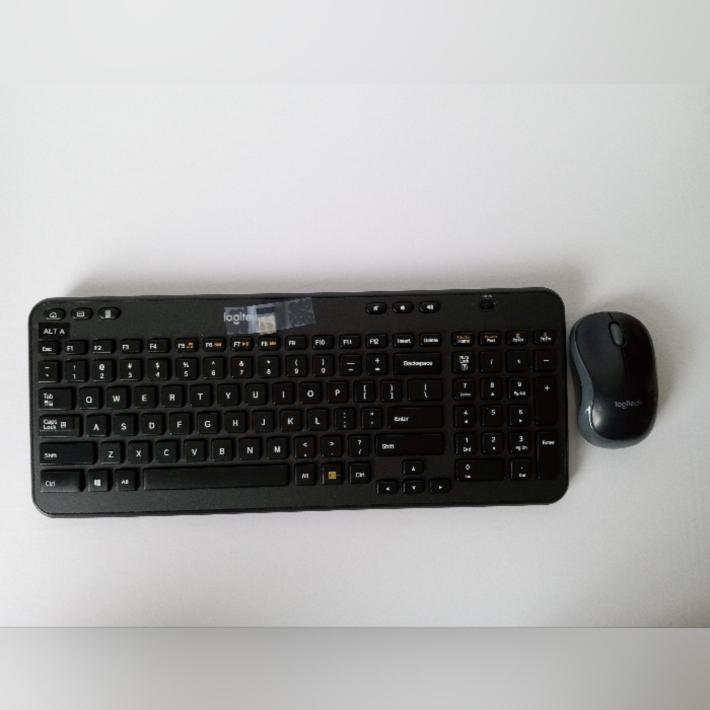 COPY - Logitech compact and slim wireless keyboard and mouse